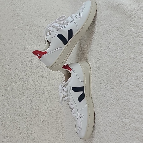 VEJA Women's V-10 Low Top Sneakers 5 - Picture 6 of 9